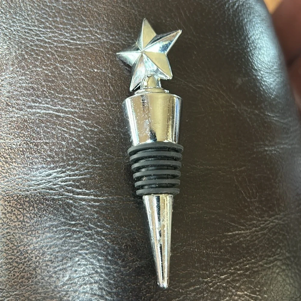 Set of 2 silver wine stoppers